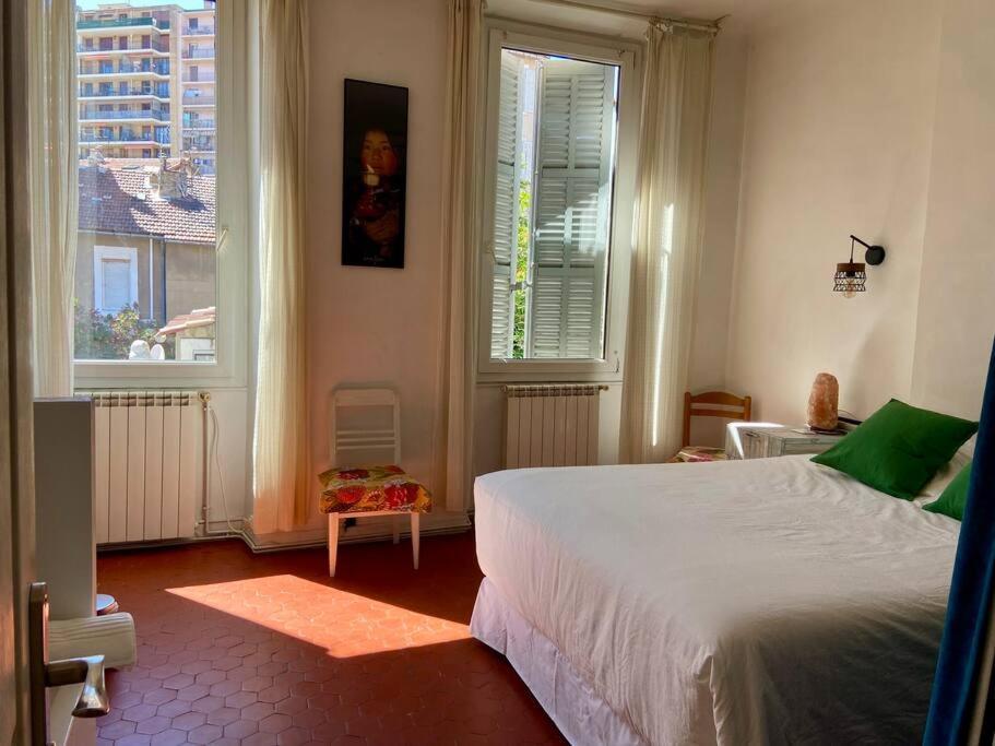 Logis Confortable - Accueillant Марсель Экстерьер фото